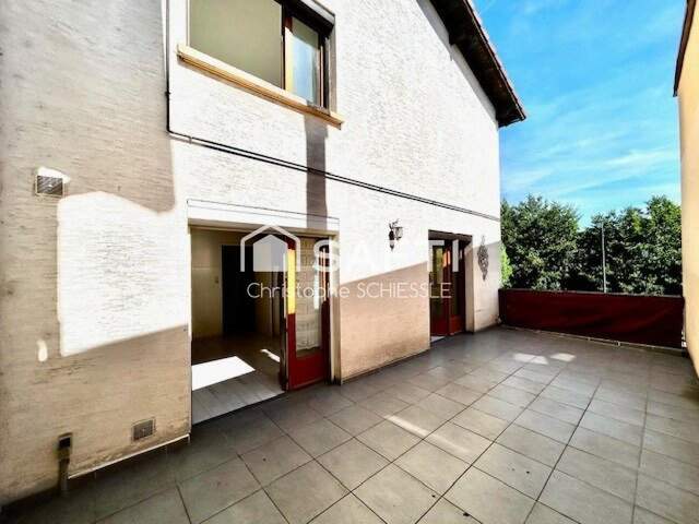 Appartement duplex T5 de 105 M2 avec terrasse , garage ,cave , buanderie — photo du bien
