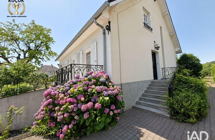 Vente Maison/villa 8 pièces — photo 2
