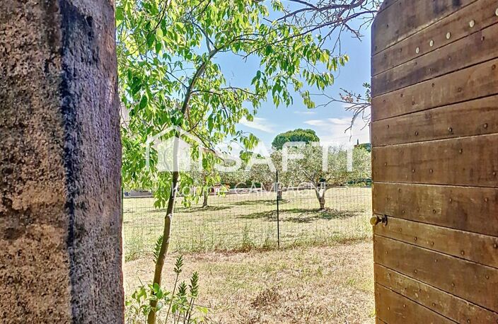 Robion  Bastide du XIXe siècle à rénover avec dépendances — photo 2