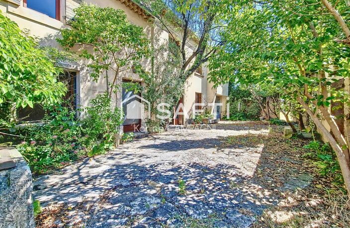 Robion  Bastide du XIXe siècle à rénover avec dépendances — photo 5