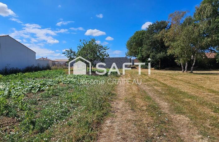 LE BERNARD : Terrain constructible de 754 m2 hors lotissement. — photo 2