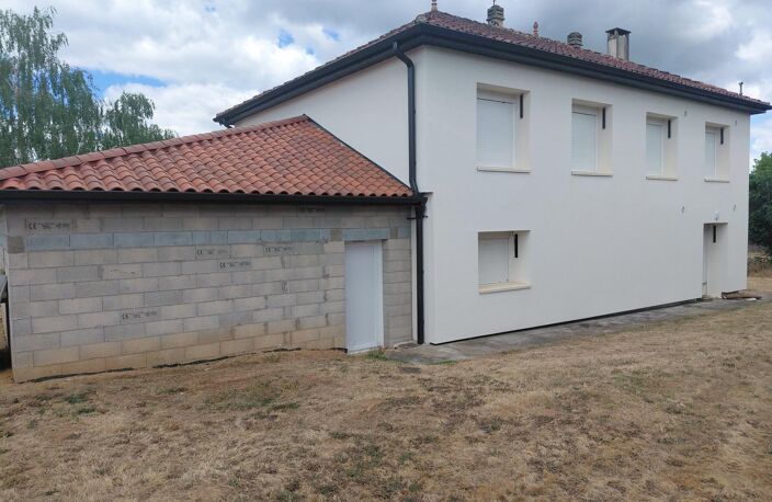 Maison d'environ 155 m2 entièrement rénovée avec garage isolé attenant de 50 m2 sur un terrain d'environ 2000 m2 — photo 5