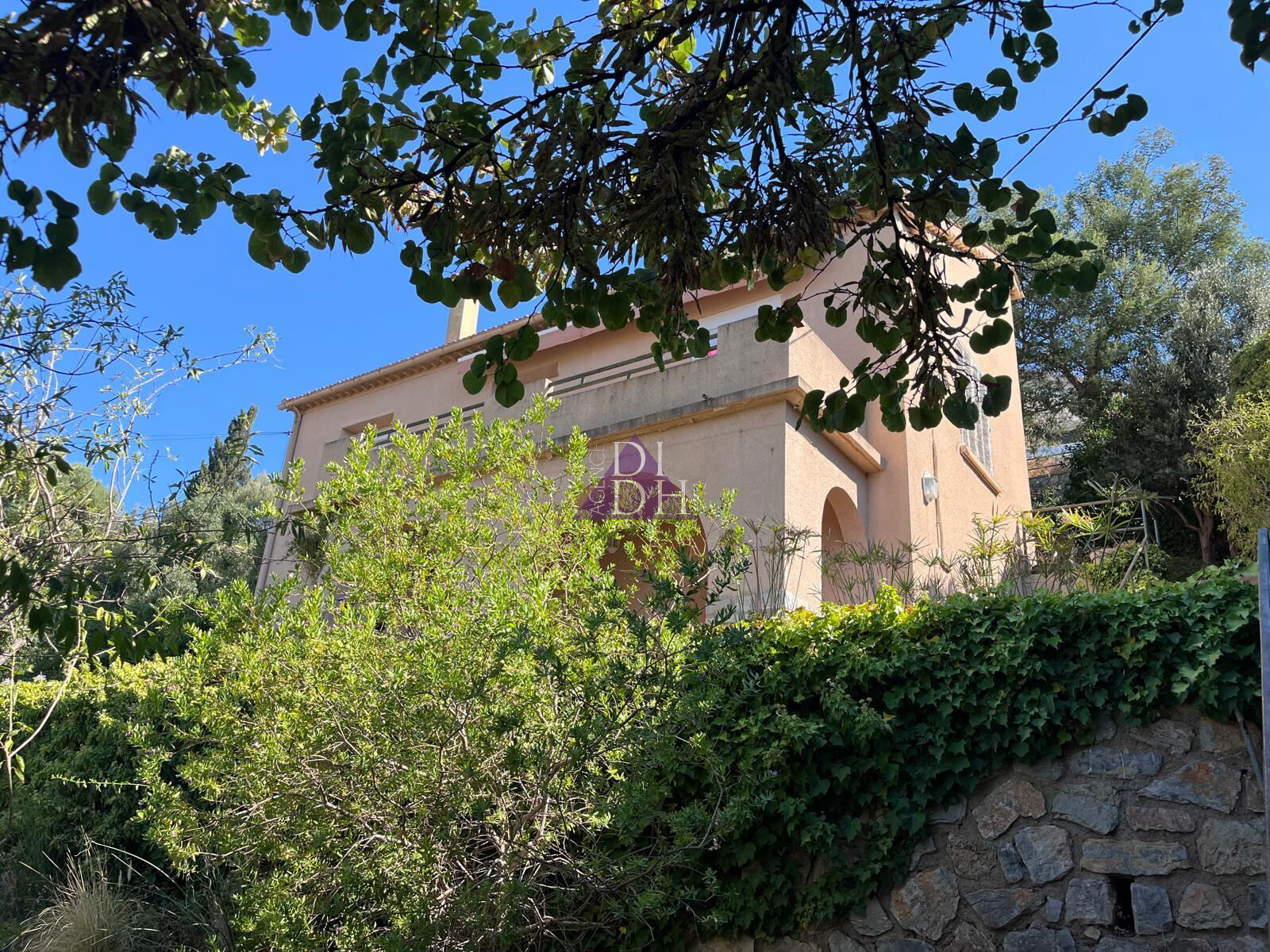 Villa / Maison  T6 à vendre Hyères 83400