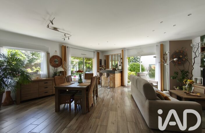 Vente Maison/villa 8 pièces — photo 2