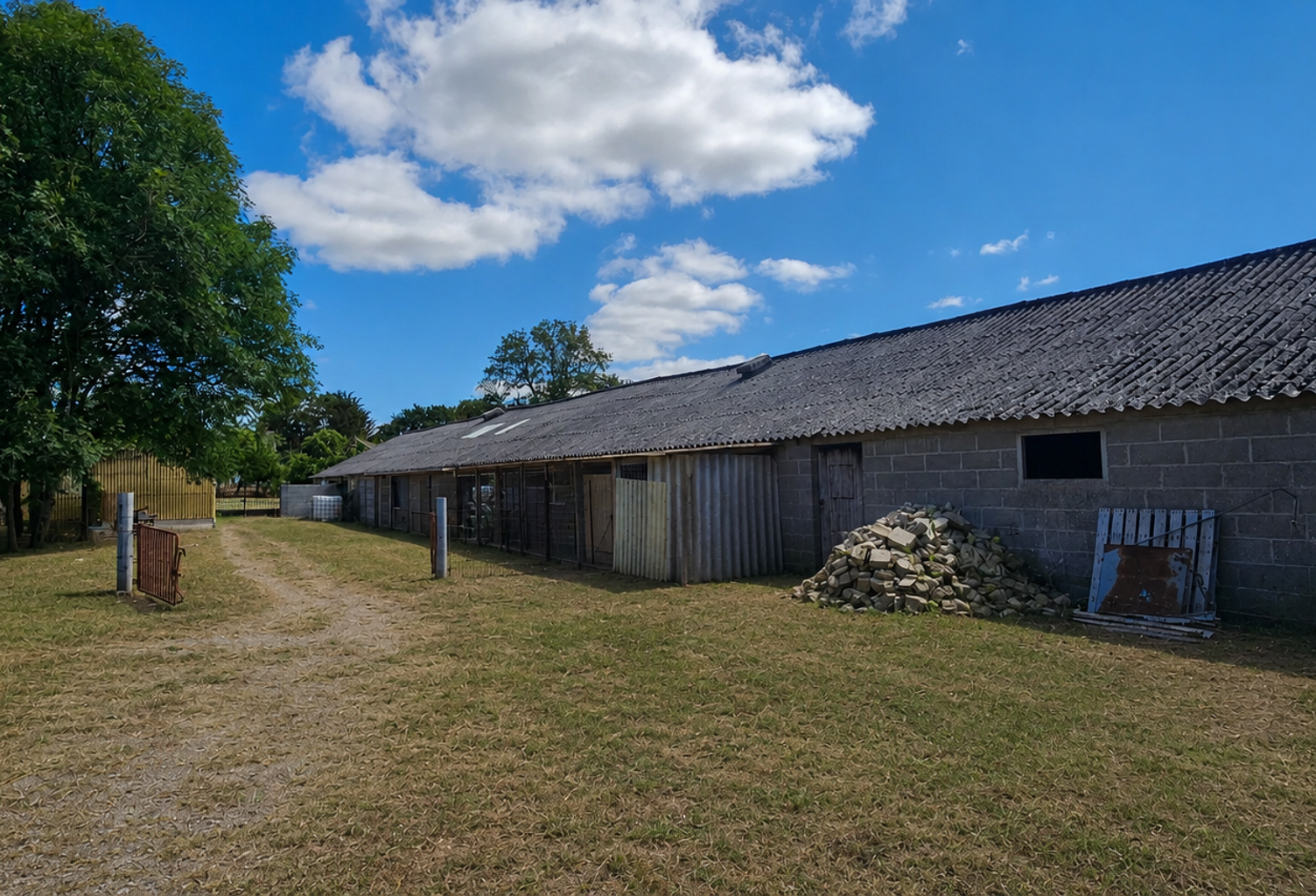Vente Surface diverse 2 200 m&sup2; — photo 1