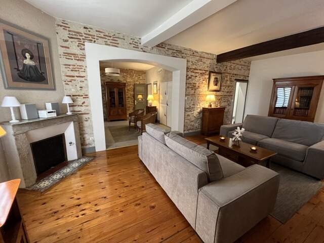 Maison de ville de 8 pièces principales — photo du bien