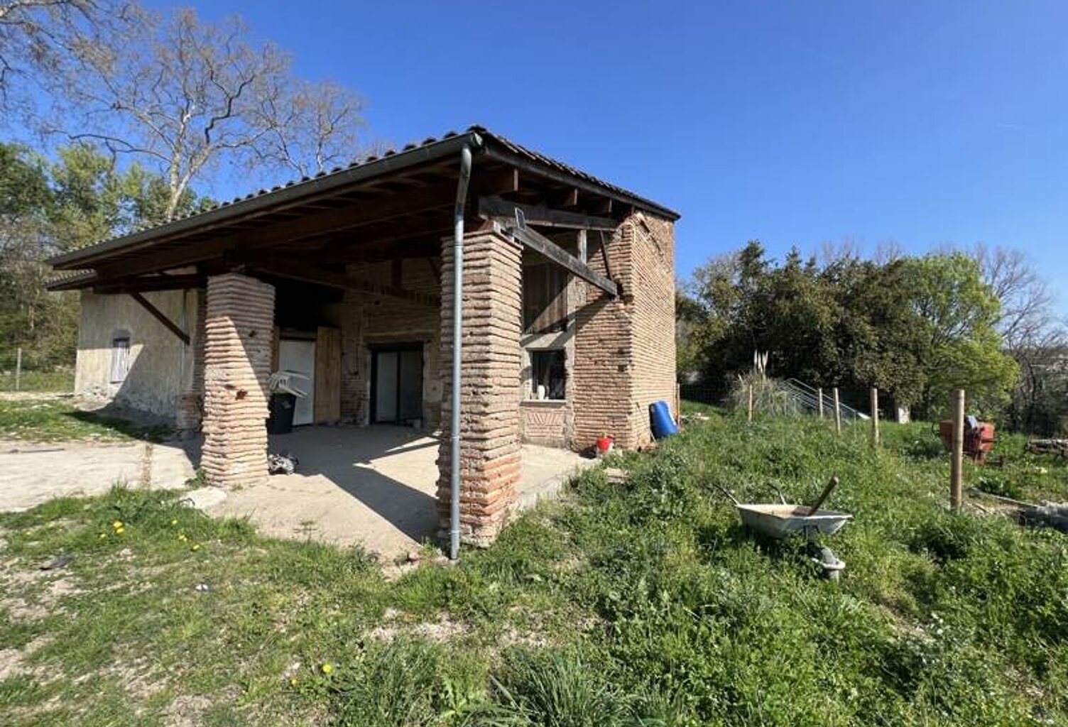 Maison en pierre de 3 pièces principales — photo 1