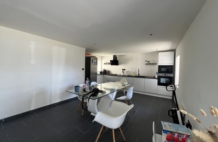 Maison en pierre de 3 pièces principales — photo 2