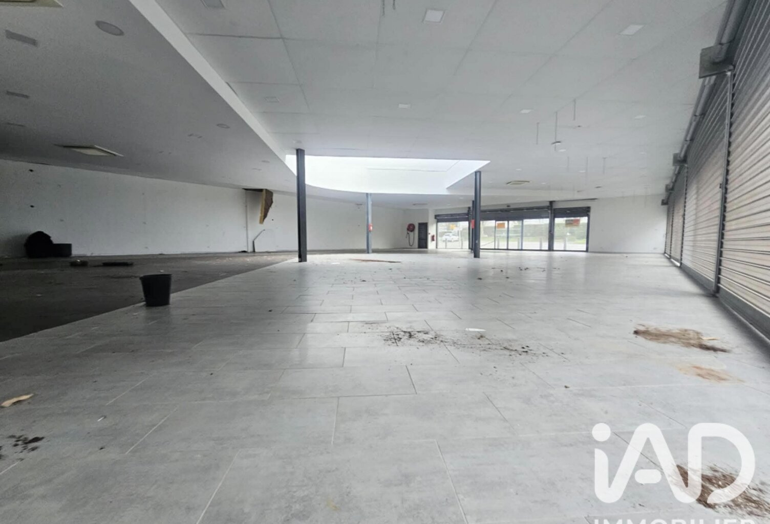 Vente Boutique/Local commercial 1 150 m&sup2; — photo 1