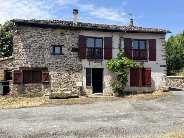 Maison en pierre de 3 pièces principales — photo du bien
