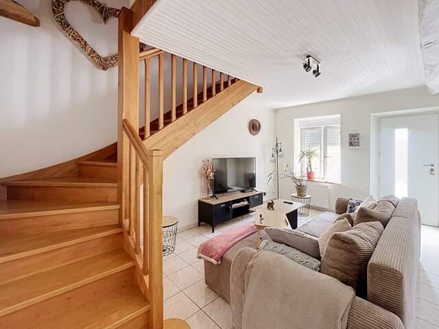 Maison en pierre de 3 pièces principales — photo du bien