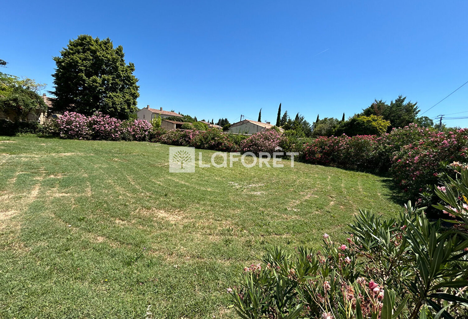 Terrain constructible L'Isle sur la Sorgue  654m² — photo 1