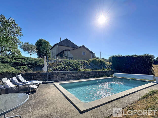 Maison a 15 Minutes de l' A43 , 7 pièces,  piscine. — photo du bien