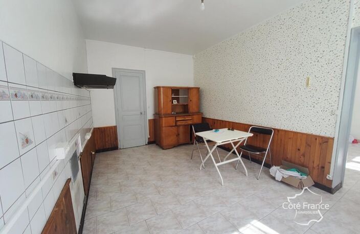 À vendre   Maison mitoyenne avec trois chambres et un  grand — photo 2