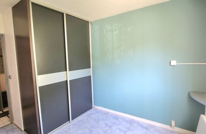 Plan de Cuques appartement T2 d'environ 49 m² avec véranda en — photo 4