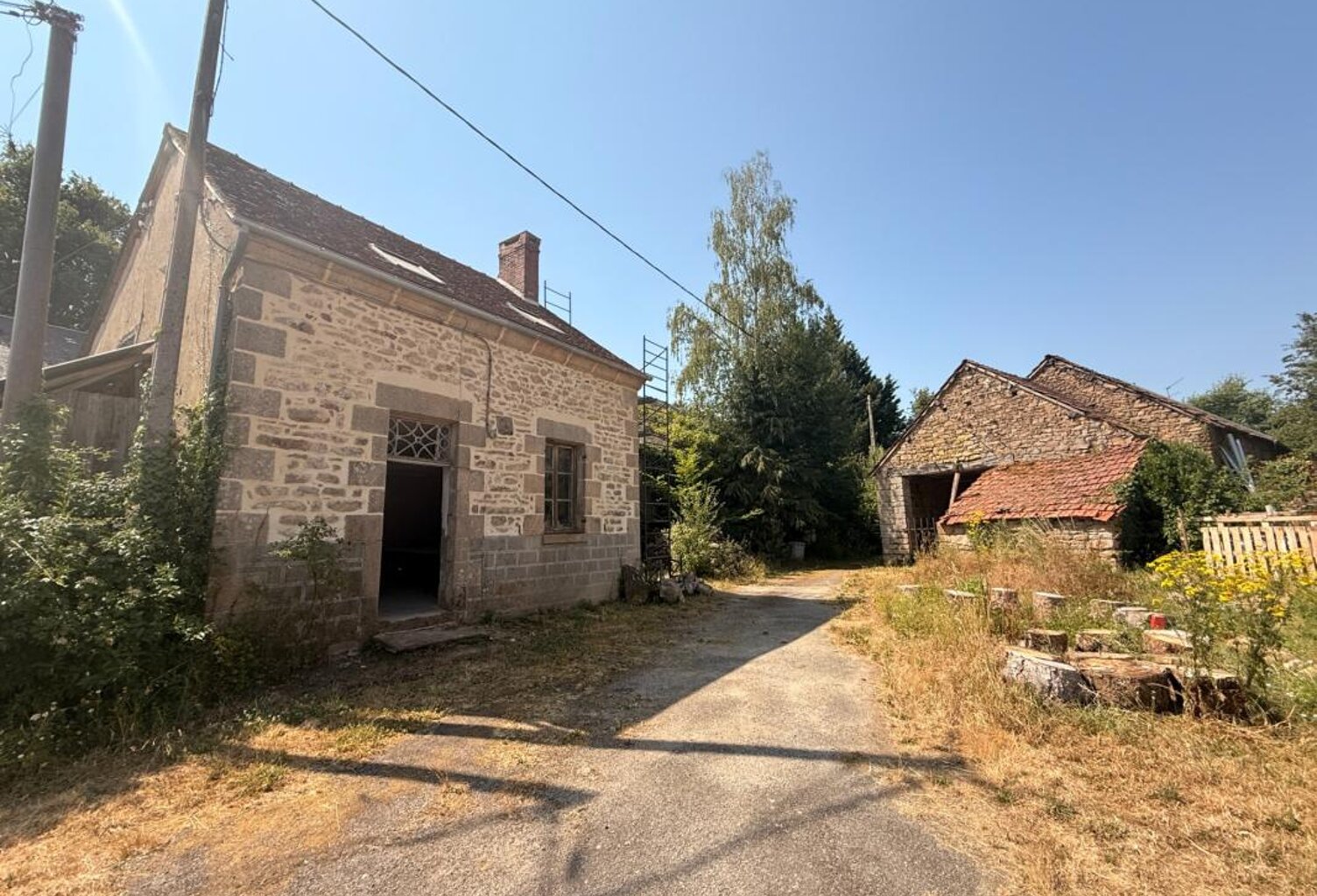 Ensemble de 2 maisons à restaurer + grange 26 500 € — photo 1
