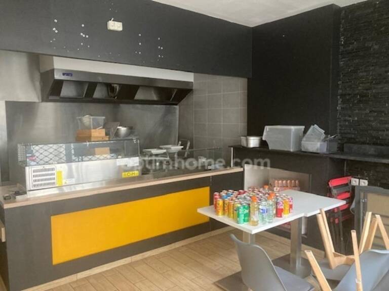 EMPLACEMENT N°1 : LOCAL COMMERCIAL OU BUREAUX DE 30 M² (AVEC CAVE) ROCHEFORT — photo 1