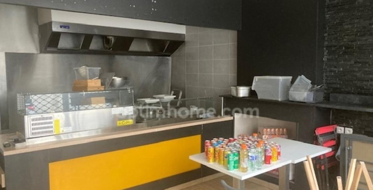 EMPLACEMENT N°1 : LOCAL COMMERCIAL OU BUREAUX DE 30 M² (AVEC CAVE) ROCHEFORT — photo 1