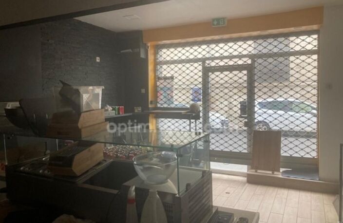 EMPLACEMENT N°1 : LOCAL COMMERCIAL OU BUREAUX DE 30 M² (AVEC CAVE) ROCHEFORT — photo 4