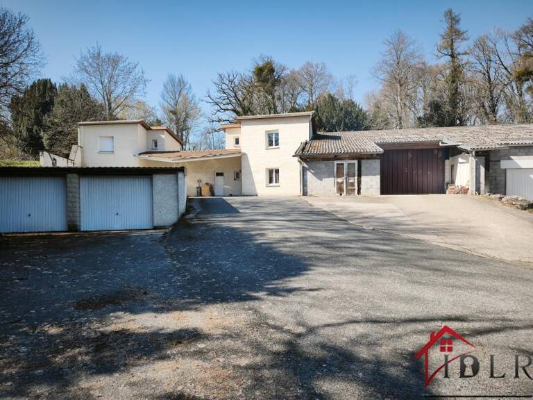 immeuble composé de 2 maisons, 2 garages et 2 bâtiments — photo 1
