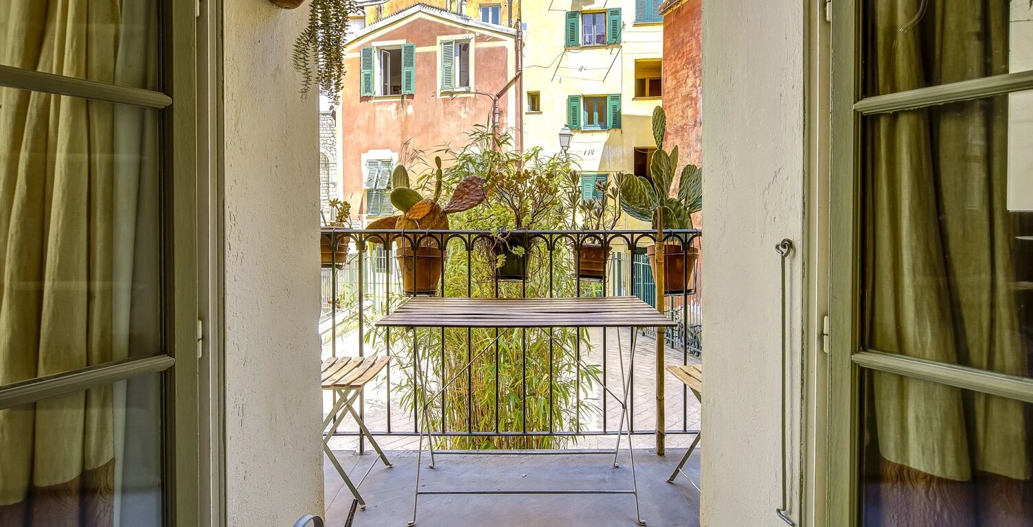 VIEUX NICE - SUPERBE 3 PIÈCES AVEC BALCON — photo 1