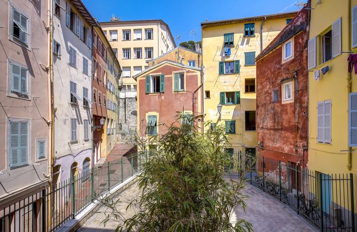 VIEUX NICE - SUPERBE 3 PIÈCES AVEC BALCON — photo 3