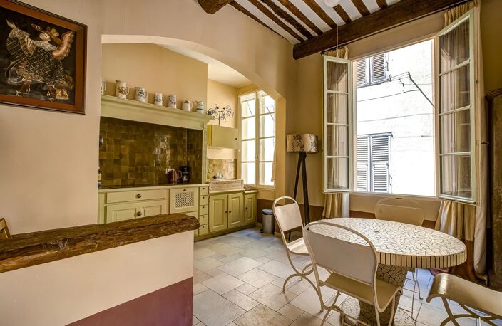 VIEUX NICE - SUPERBE 3 PIÈCES AVEC BALCON — photo 4