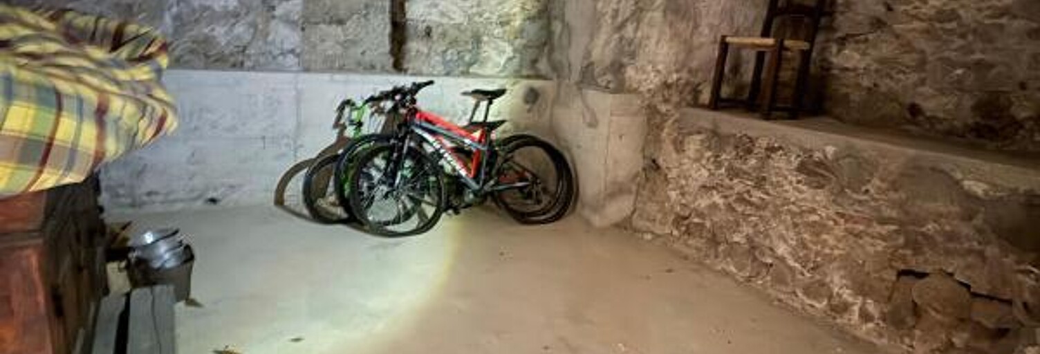 Garage  20 m² à louer à Peille (06440)