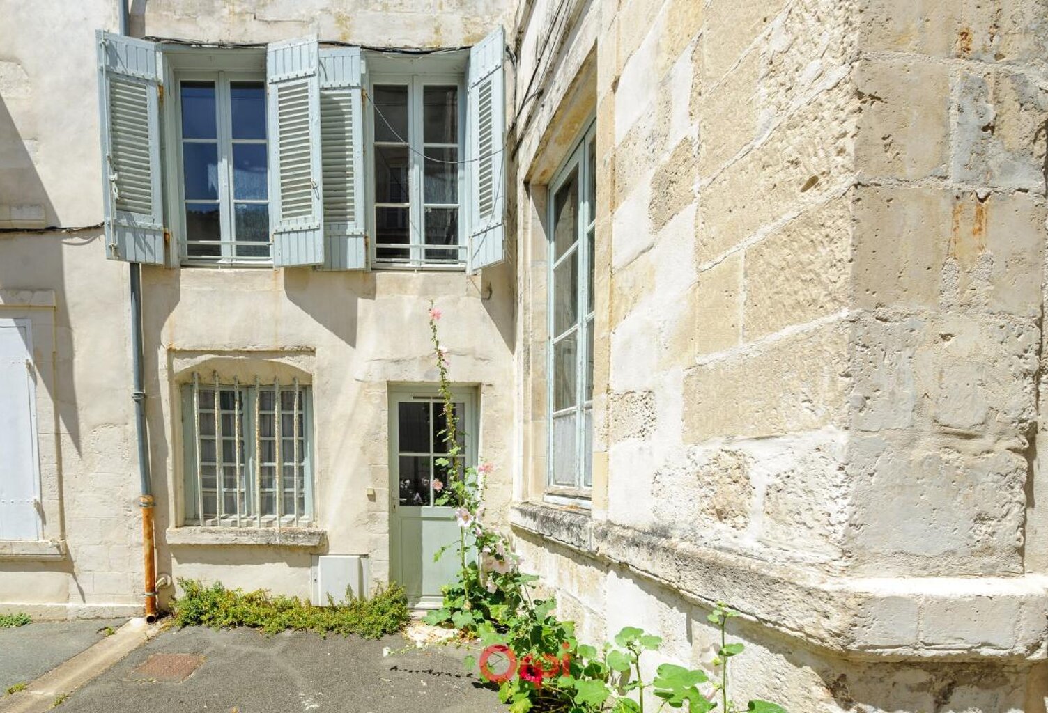 Duplex de charme avec cour privative et 2 chambres — photo 1
