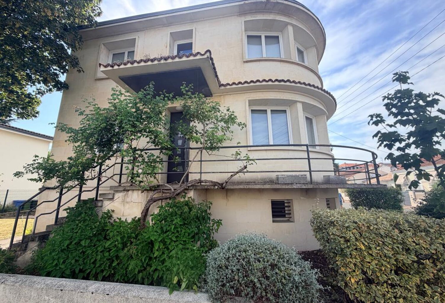 Maison de caractère à réinventer – Plus de 180 m² – Quartier recherché de Saintes — photo 1