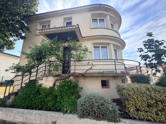Maison de caractère à réinventer – Plus de 180 m² – Quartier recherché de Saintes — photo du bien