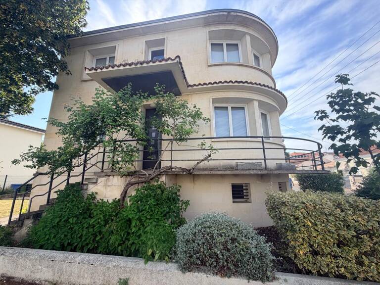 Maison de caractère à réinventer – Plus de 180 m² – Quartier recherché de Saintes — photo 1
