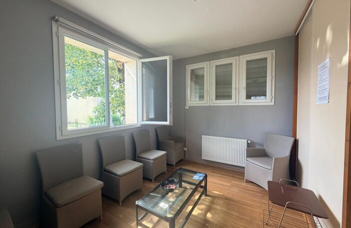 Maison de caractère à réinventer – Plus de 180 m² – Quartier recherché de Saintes — photo 4