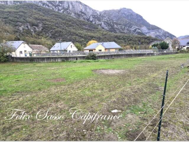 Terrain à vendre  AGOS VIDALOS (65) de 900m2 Secteur recherché , proche Argeles-Gazost et Lourdes — photo du bien