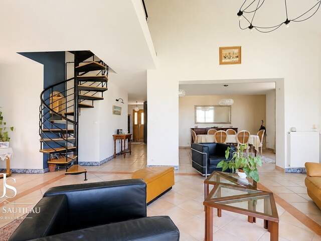 Superbe maison familiale de 1999 et de 213m² + 1 studio de 28 m² — photo du bien