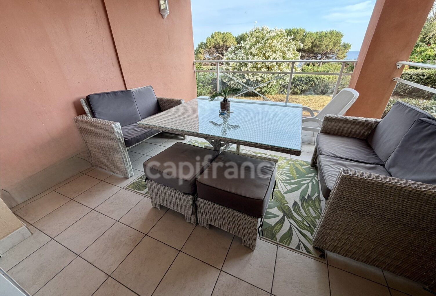 AJACCIO (20), appartement T2, proche plage au sein d'une résidence standing, avec piscine et parking — photo 1
