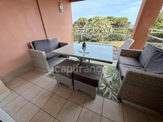 AJACCIO (20), appartement T2, proche plage au sein d'une résidence standing, avec piscine et parking — photo du bien