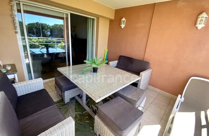 AJACCIO (20), appartement T2, proche plage au sein d'une résidence standing, avec piscine et parking — photo 2