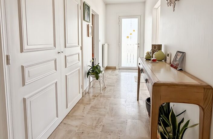 Dept de la Vienne (86) Maison contemporaine de 160 m² – Quartier recherché à l'est de la ville — photo 2