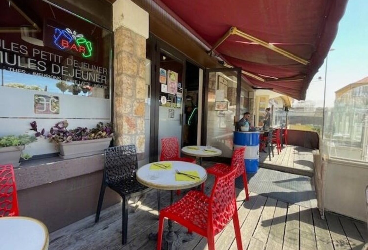 Bar - Brasserie - PMU à vendre SAINT LAURENT DU VAR (06) — photo 1