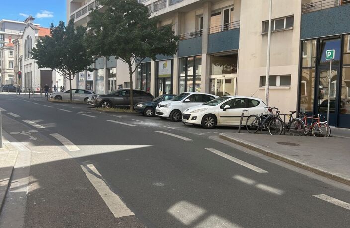 À VENDRE –  Exclusivité - MURS COMMERCIAUX –  Lyon 7ème 49 M2 — photo 4