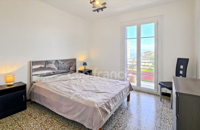AJACCIO (20), appartement T4, proche centre ville, au sein d'une résidence avec parking, vue dégagée, cave — photo 3