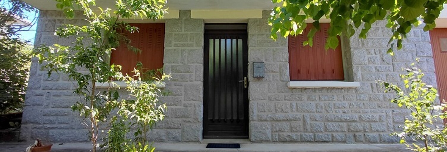 Maison 10 Pièces 100 m² à vendre à Montsalvy (15120)
