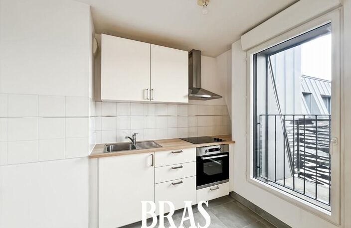 CENTRE-VILLE  - T2 AU DERNIER ETAGE AVEC BALCON ET PARKING — photo 2