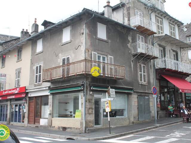 Appartement + local commercial — photo du bien