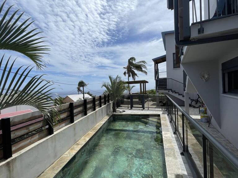 F2 meublé de 31 m2 avec piscine sur Petite île — photo 1