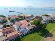 Hotel - Murs  - Le port d'Hyères - Libre — photo 2