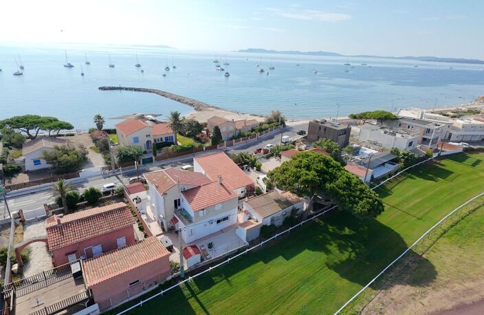 Hotel - Murs  - Le port d'Hyères - Libre — photo 2