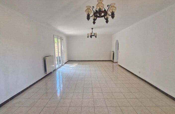 Appartement À Vendre au rez-de-chaussée 98 m², 3 chambres, jardin et garage privatif — photo 4