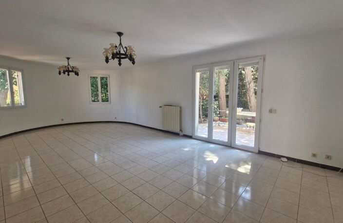 Appartement À Vendre au rez-de-chaussée 98 m², 3 chambres, jardin et garage privatif — photo 5